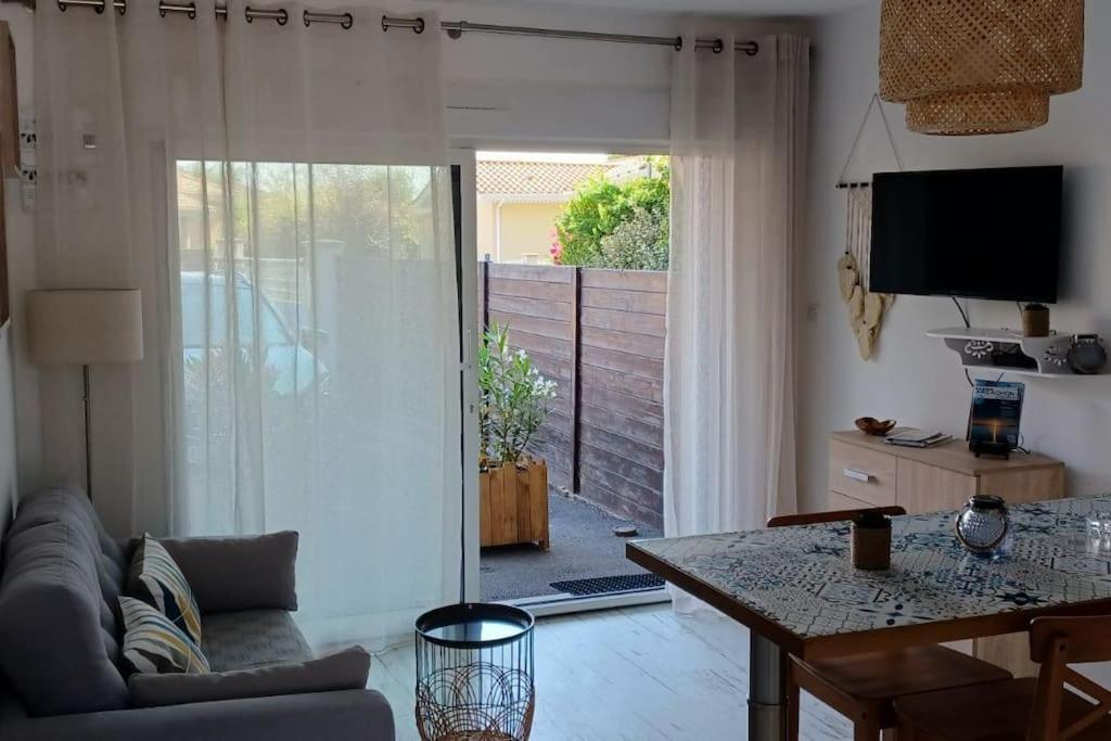 2 Pieces, 1 Chambre, Terrasse Apartamento